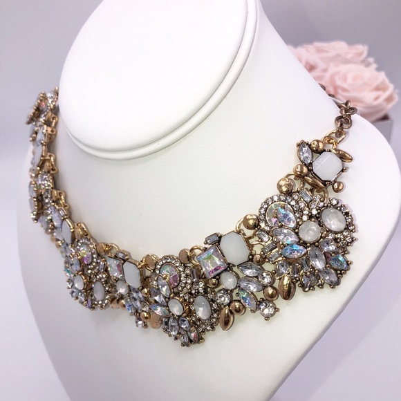 NWT AVA Statement Bib Necklace in Gold - White - Picture 2 of 8